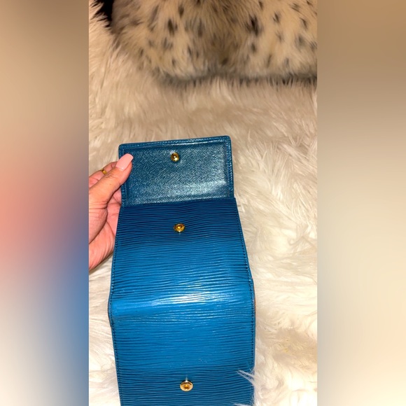 LV Epi Leather Blue Wallet- authenticated by one of the top authenticator of PM - Picture 4 of 11
